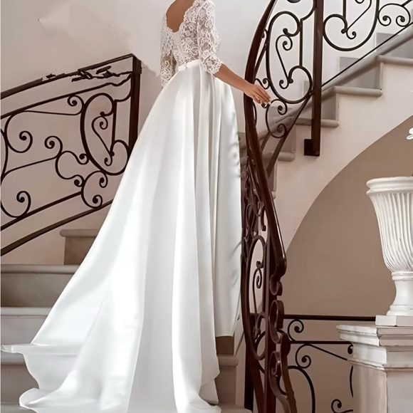 NEW Elegant White Lace Gown - Picture 2 of 3